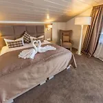 Hotel Quellenhof 3*